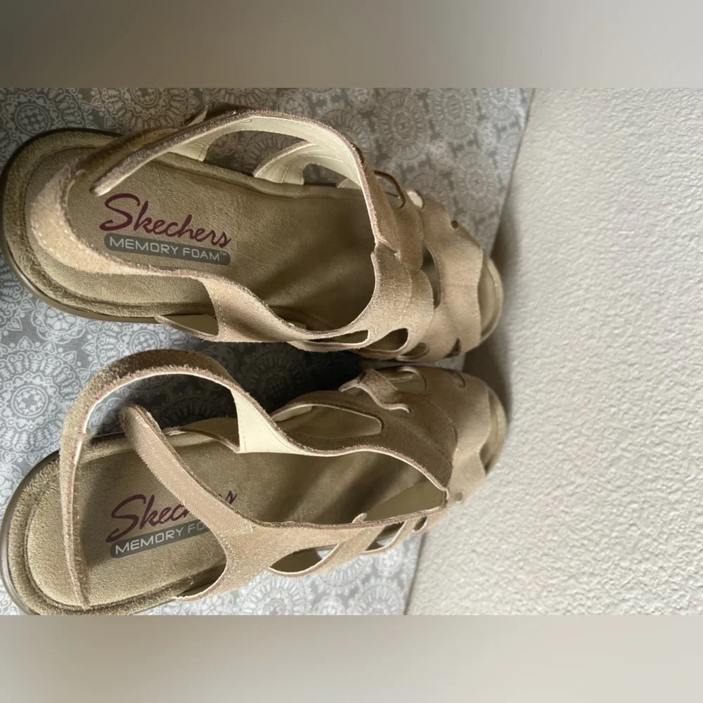 Skechers~Cut-Out~Tan~Suede~Slingback~Velcro Closure~Wedge~Sandals~Size 11